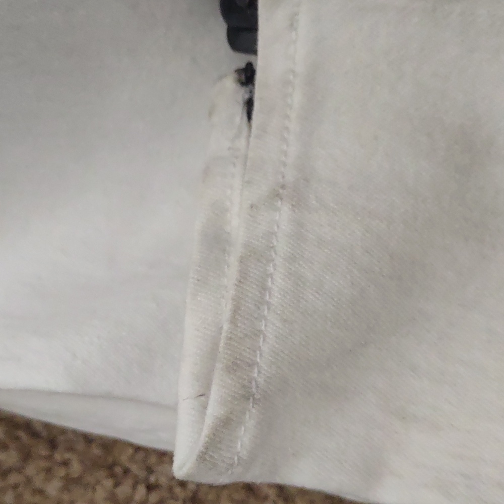 NWT ROCK AND REPUBLIC CARNAGE WHITE PANTS WITH BLACK ZIPPERS ON BACK SIZE 31 - Picture 15 of 15